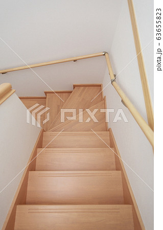 階段 (一軒家 一戸建て ハウス マイホーム 新築 住居 住宅 ライフスタイル 1F 2F 屋内) 63655823