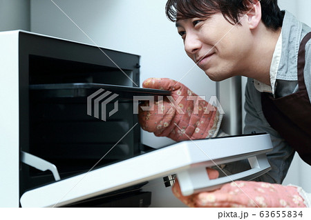 専業主夫 (家事 クッキング 料理 レンジ 一人暮らし ライフスタイル シングルライフ 日常 台所) 63655834