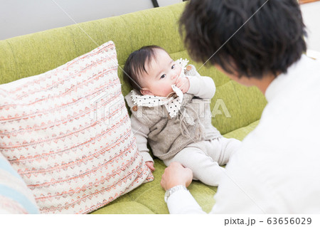 赤ちゃんとパパ 63656029