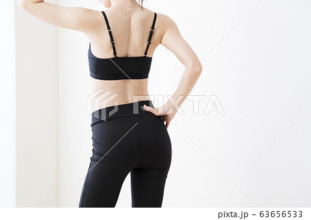 女性　ダイエット　フィットネス　スポーツ　エクササイズ 63656533