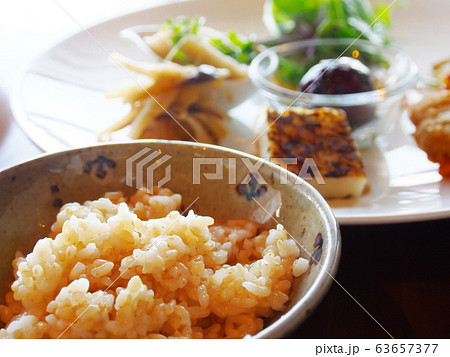 玄米菜食のヴィーガン料理 玄米菜食のヴィーガン料理 63657377