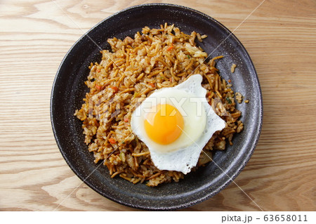 目玉焼きソバ飯 目玉焼きソバ飯 63658011