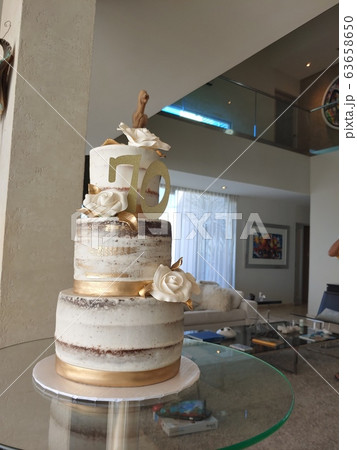 誕生日 ケーキ 食べ物 63658650