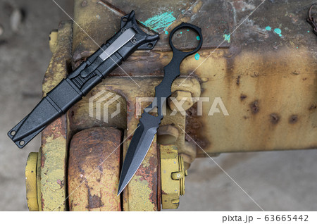 Bayonet knife with a ring on the handle. 63665442