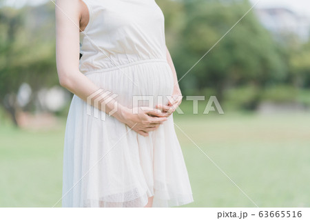 pregnant woman 63665516