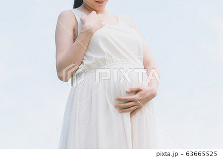 pregnant woman 63665525
