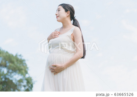 pregnant woman 63665526