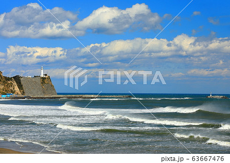 【福島県】荒れる豊間海岸と塩屋埼灯台 63667476