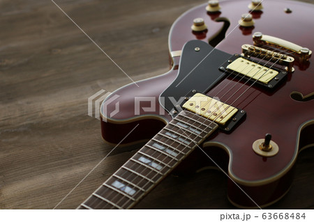 エレキギター 63668484