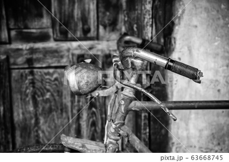 Old rusty bike 63668745