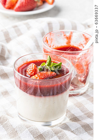 Italian dessert panna cotta with strawberries 63669337