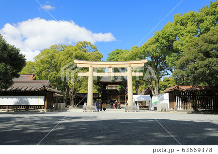 明治神宮　境内　三ノ鳥居　 63669378