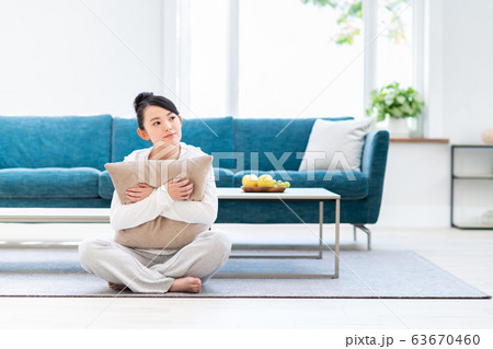 若い女性 63670460