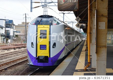 早春の北海道室蘭市JR東室蘭駅を発着する特急スーパー北斗の風景を撮影 63671351