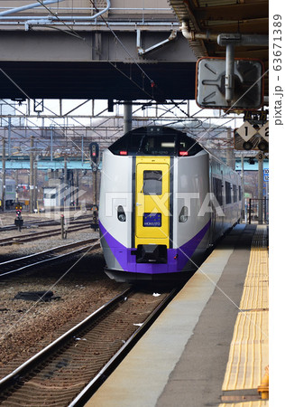 早春の北海道室蘭市JR東室蘭駅を発着する特急スーパー北斗の風景を撮影 63671389