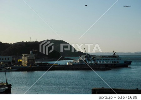 夕方の小豆島大部港 夕方の小豆島大部港 63671689