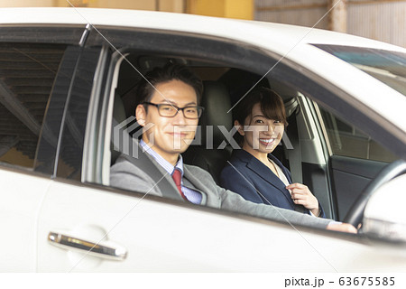 自動車　保険　シートベルト　安全運転 63675585