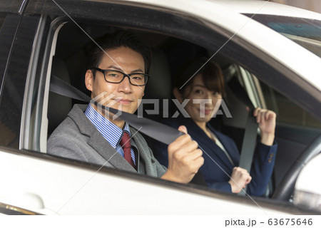 自動車　保険　シートベルト　安全運転 63675646