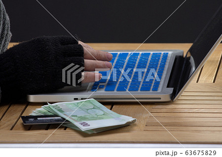 Hackers hands on keybord 63675829