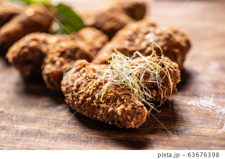 Fried chicken wings on wooden butcher board Fried chicken wings on wooden butcher board 63676398