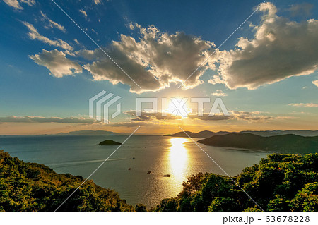 万葉岬の夕陽 63678228