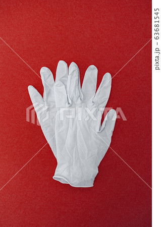 chap Kalksten høj Medical surgical gloves on a red background....の写真素材 [63681545] - PIXTA