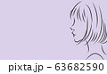 女性の横顔。パープル背景のシンプルおしゃれイラスト	 63682590