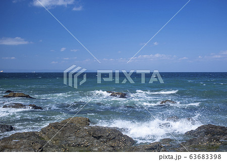 海岸 磯 波しぶき 海岸 磯 波しぶき 63683398