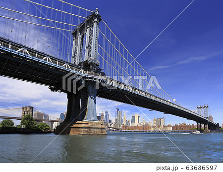 Brooklyn Bridge with New York City skyline on the background, USA 63686597