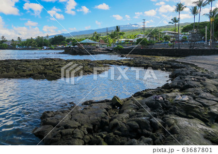 ハワイ島、カイルアコナのカハルウ・ビーチパークの岩場 ハワイ島、カイルアコナのカハルウ・ビーチパークの岩場 63687801