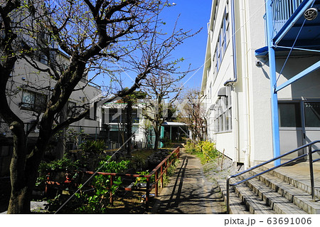 中野区立上高田小学校･閉校07中庭 63691006