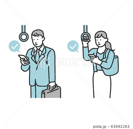 電車の中で携帯電話を触る人 63692263