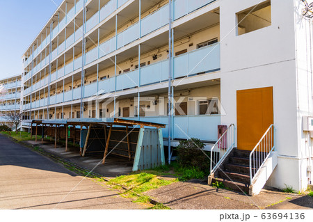 解体する老朽化集合住宅 公営団地 建て替えの写真素材