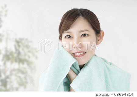 洗顔　お風呂あがり　イメージ 63694814