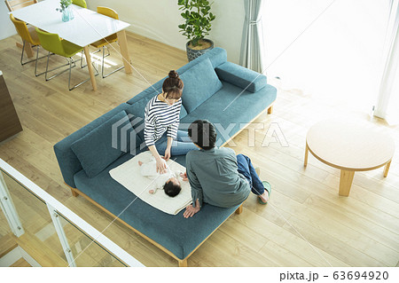 ファミリー 63694920