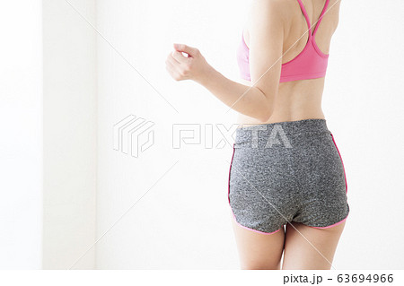 女性　ダイエット　フィットネス　スポーツ　エクササイズ 63694966
