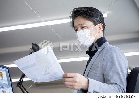 カジュアルビジネス　マスク　風邪　予防　ウイルス　花粉症　40代　50代　男性 63696137