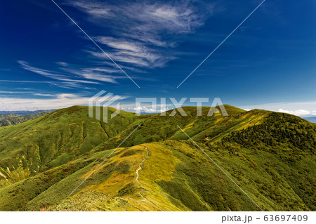 割引岳から見る秋色の巻機山・牛ヶ岳 割引岳から見る秋色の巻機山・牛ヶ岳 63697409