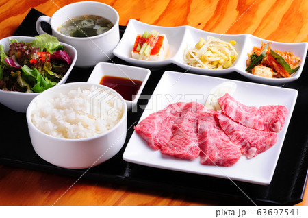 カルビ焼き肉定食 63697541