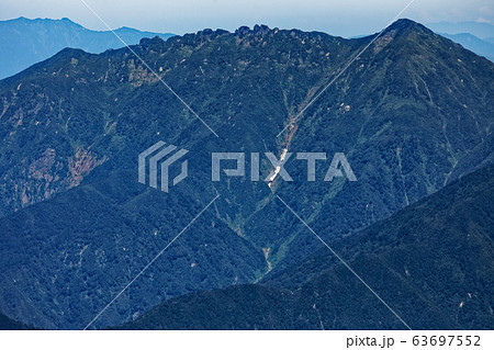 巻機山・割引岳から見る八海山 63697552