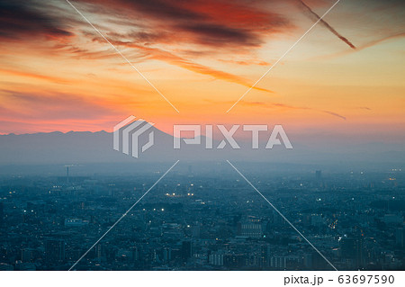Mountain fuji and cityscape at sunset in Tokyo, Japan 63697590