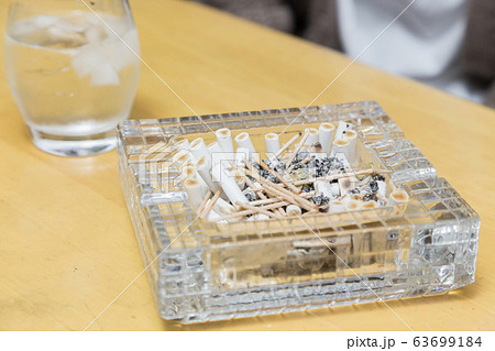 焼酎と灰皿 焼酎と灰皿 63699184