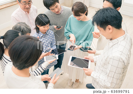 family　家族　スマホ　タブレット　デバイス 63699791
