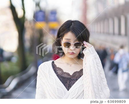 サングラスの女性 東京 原宿 サングラスの女性 東京 原宿 63699809