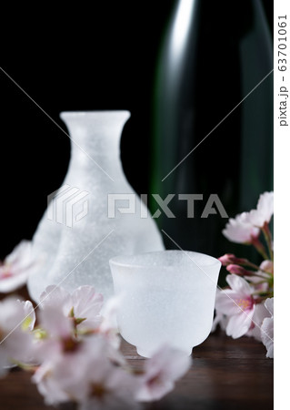 日本酒と桜 日本酒と桜 63701061