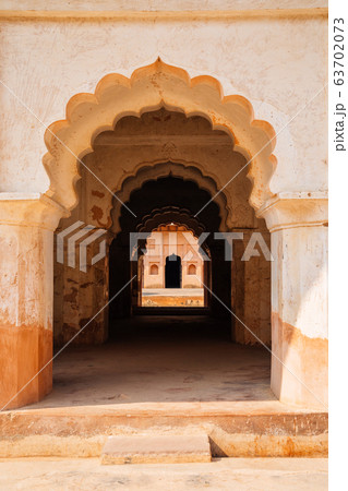 Door at Orchha Fort Raja Mahal in India Door at Orchha Fort Raja Mahal in India 63702073