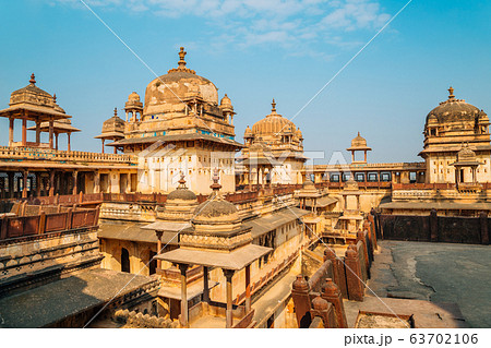 Orchha Fort Jahangir Mahal, ancient ruins in India 63702106