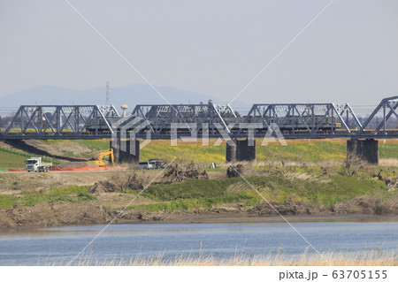 利根川を渡る、東武日光線20000系（20410型） 63705155