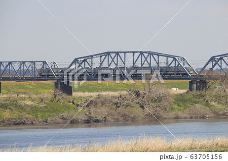 利根川を渡る、東武日光線20000系（20410型） 63705156