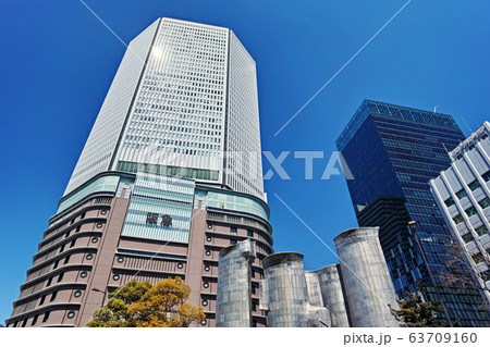 大阪梅田の街並み 阪急うめだ本店と梅田換気塔 大阪梅田の街並み 阪急うめだ本店と梅田換気塔 63709160